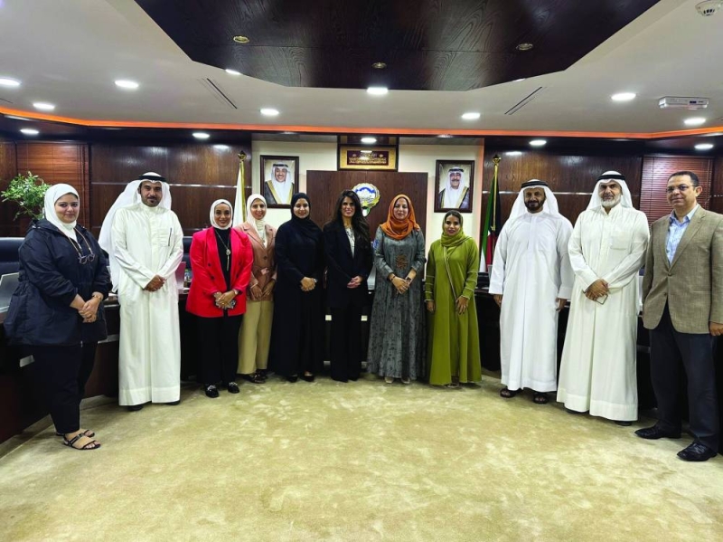 


وفاء اليحيى خلال استقبال انتصار الوهيبية والوفد المرافق 