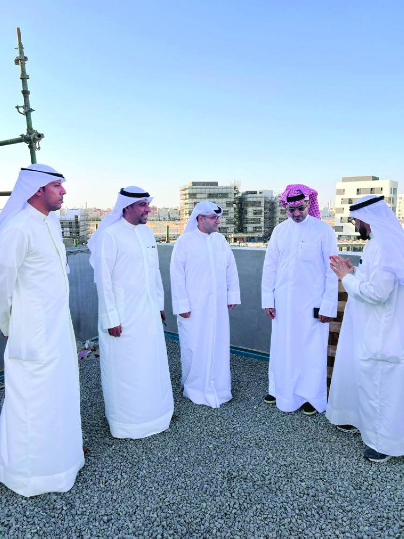 المشاري مُتفقّداً مدينة صباح الأحمد