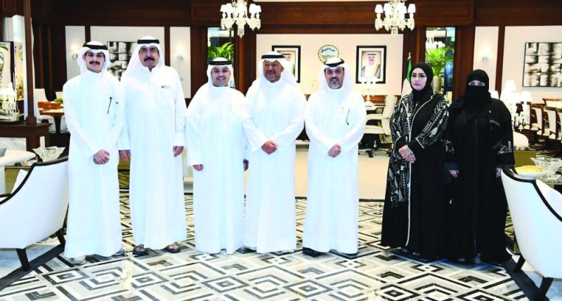 


عذبي الناصر مُتوسّطاً مسؤولي «هيئة الغذاء» فرع الفروانية 