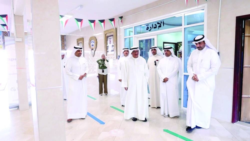 الجلال لدى جولته التفقدية على المدارس 