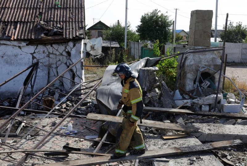 منازل مدمرة في منطقة دونيتسك (رويترز)