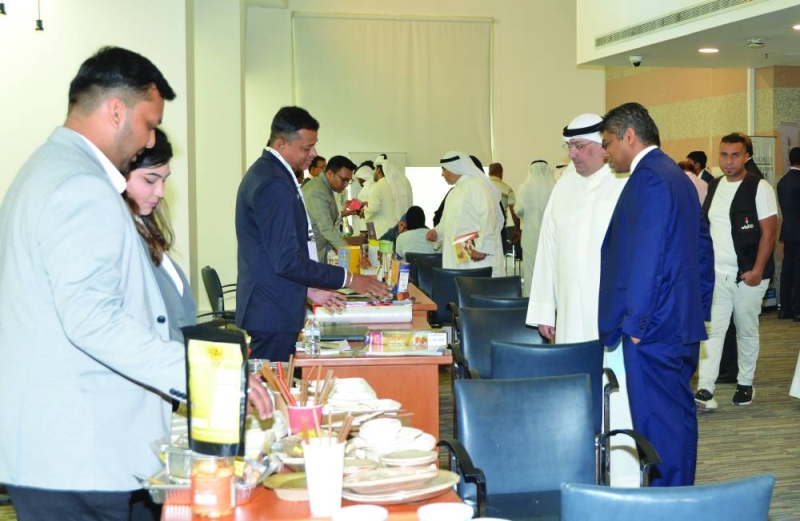 جانب من معرض المنتجات الهندية 