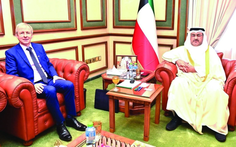 محافظ العاصمة خلال لقائه السفير البلجيكي