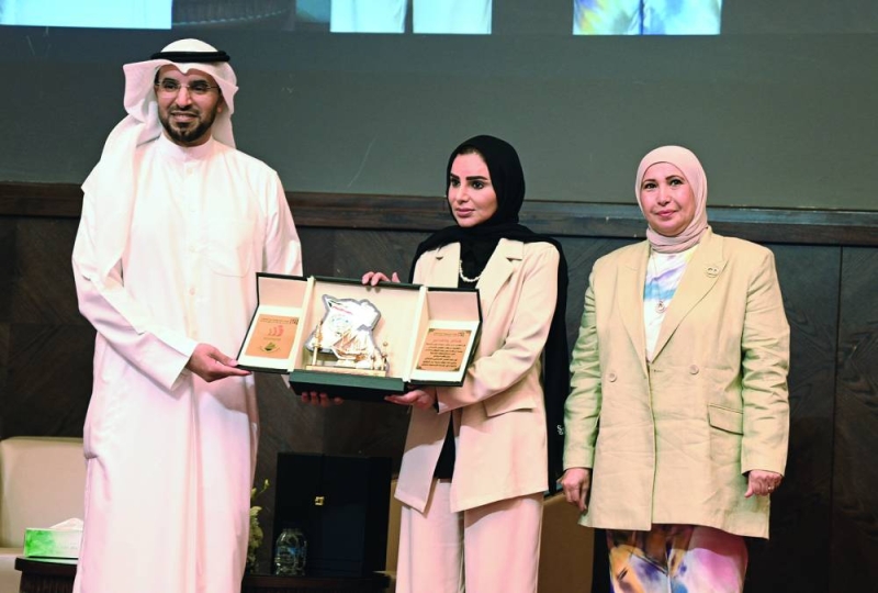 


العتيبي مكرّماً الحويلة 