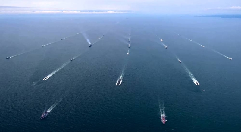 سفن حربية وغواصات روسية في مياه الجزء الشمالي من خليج بطرس الأكبر   (أ ف ب)