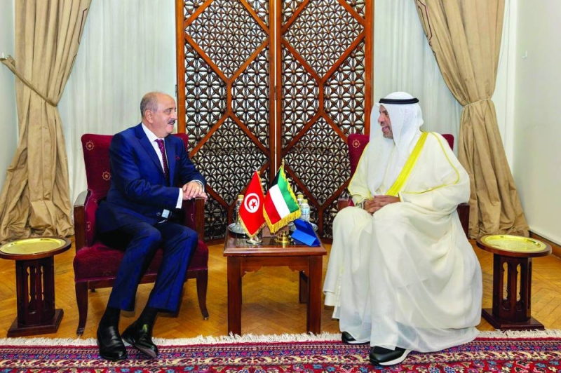 اليحيا خلال لقائه نظيره التونسي