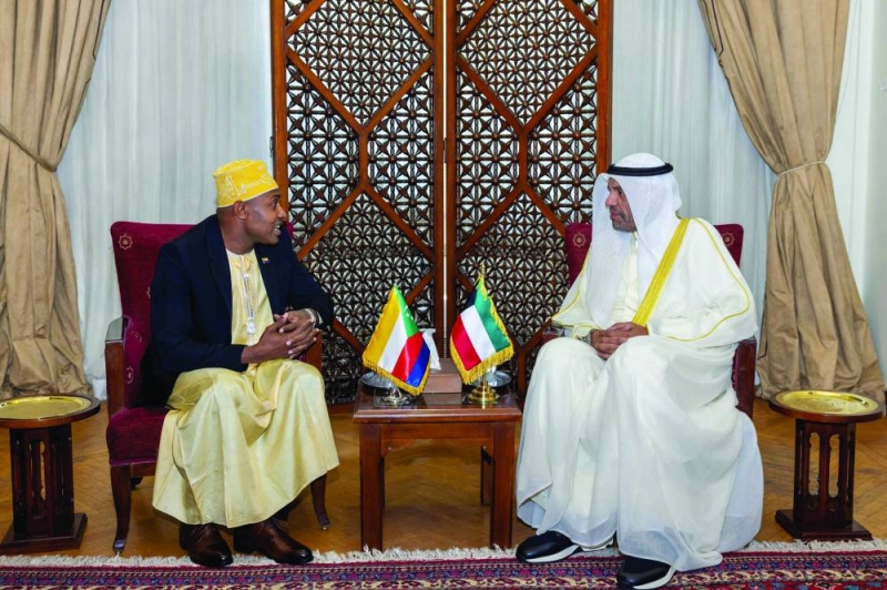 ومع نظيره من جزر القمر