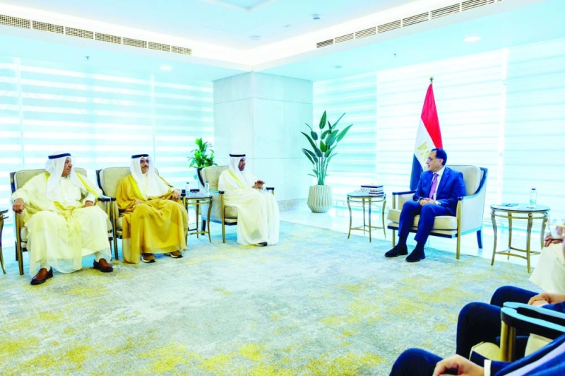 مدبولي مُستقبلاً اليحيا والوفد المرافق 