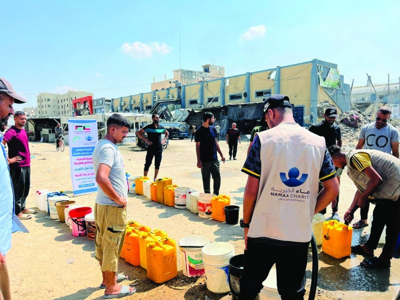 من جهود نماء في توزيع مياه الشرب في قطاع غزة