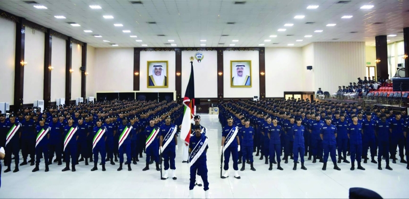 جانب من طابور الطلبة الخريجين خلال الحفل