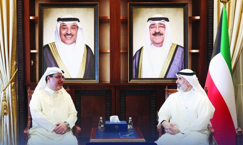 الجابر مستقبلاً السفير البحريني