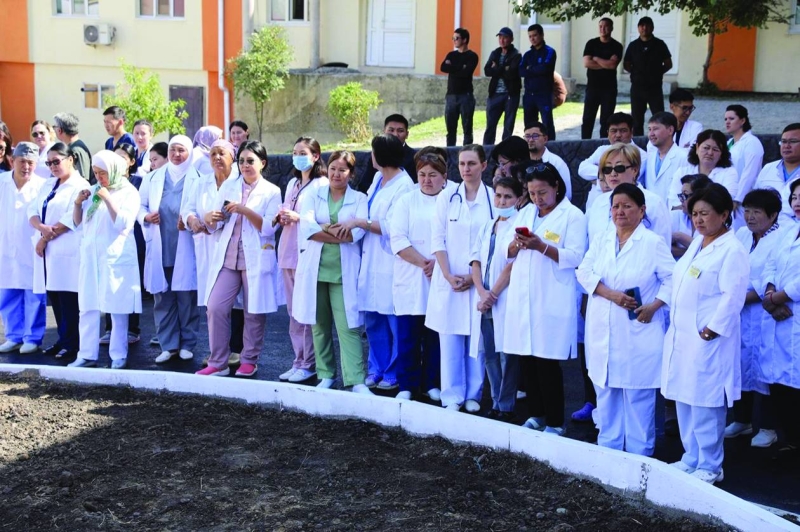 الطاقم الطبي العامل في المستشفى