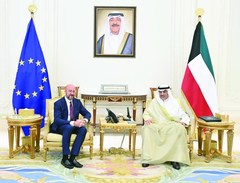 


ولي العهد خلال استقباله شارل ميشيل 