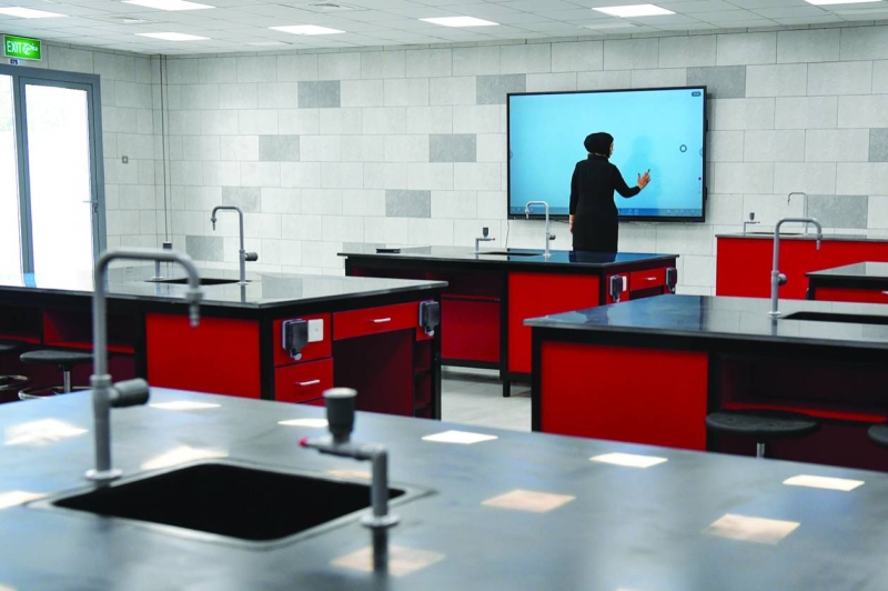 


الشاشات الذكية في مختبرات العلوم وفي الفصول 