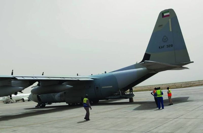 إحدى طائرات الجسر الجوي الكويتي