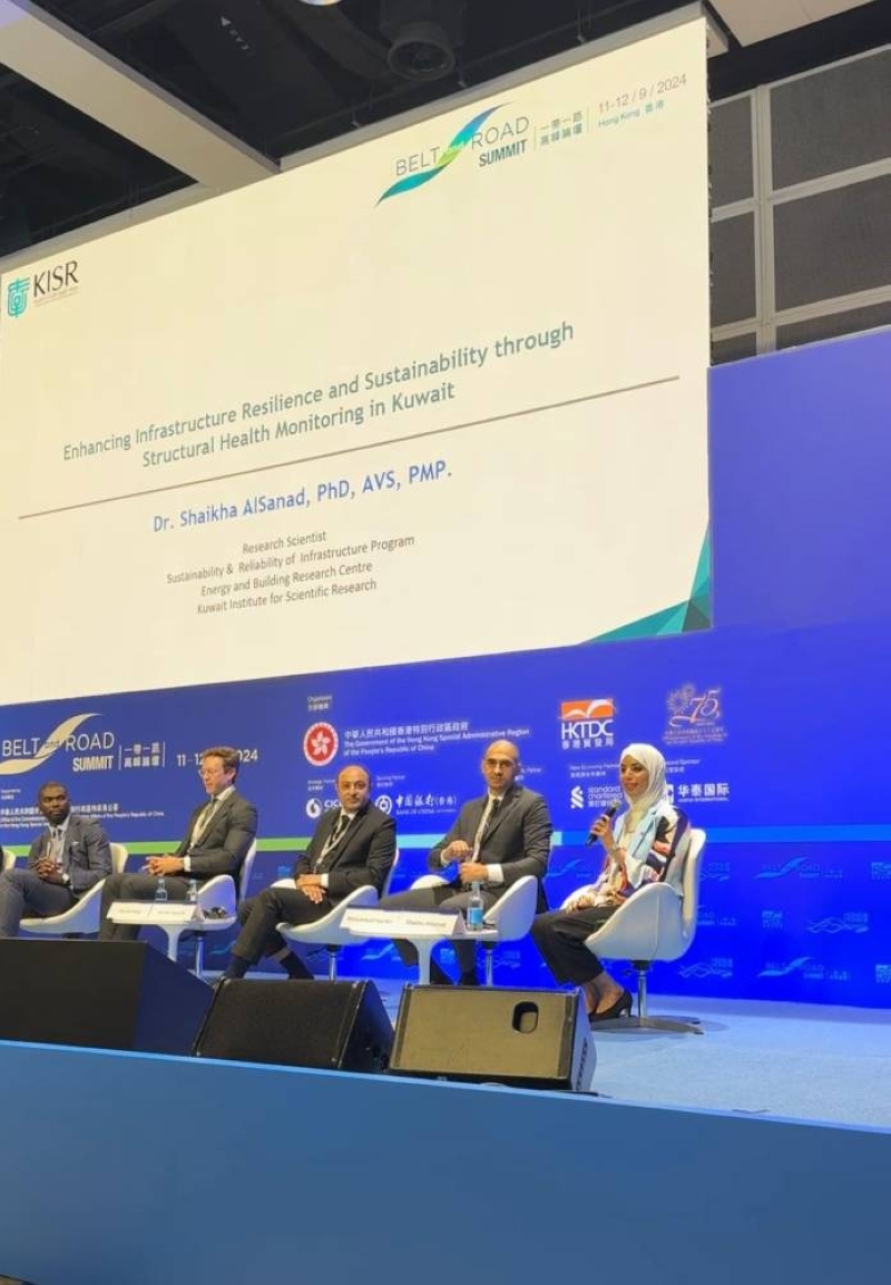 جانب من مشاركة الدكتورة شيخة السند بالحلقه النقاشية 