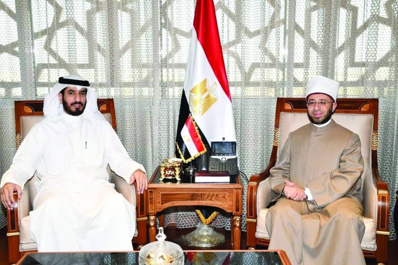 


العازمي خلال لقائه وزير الأوقاف المصري أسامة الأزهري 