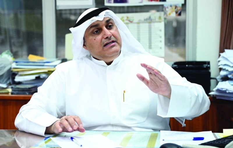 الدكتور منصور أحمد متحدثاً لـ«الراي» 	 (تصوير نايف العقلة) 