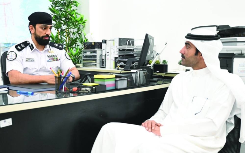 


المقدم حيدر متحدثاً للزميل نايف كريم 	(تصوير نايف العقلة) 