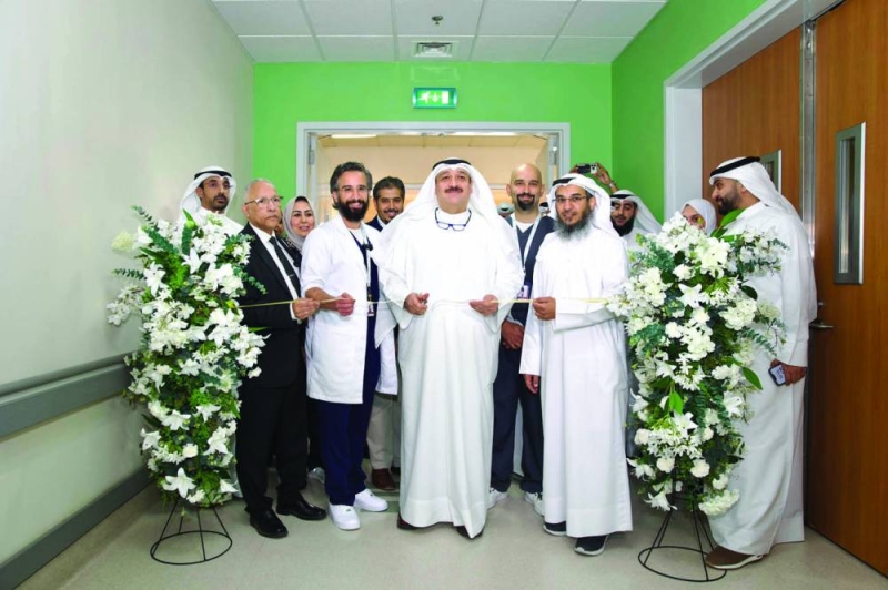 وزير الصحة يقص شريط افتتاح مركز الإصابات بمستشفى جابر