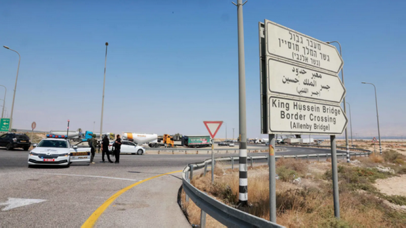منطقة جسر اللنبي بين الأردن وإسرائيل (رويترز)