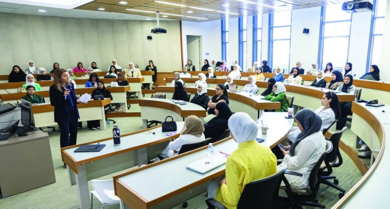 


هنادي الصالح أثناء المحاضرة 