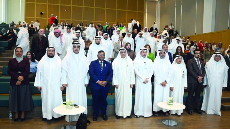 السعيد والظفيري يتوسطان الحضور خلال حفل استقبال العام الدراسي الجديد 	 (تصوير نايف العقلة) 