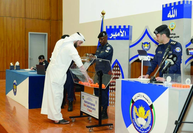 جانب من القرعة العلنية للدورة