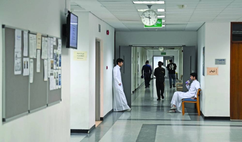 أحاديث جانبية في ظل الغياب شبه الجماعي 