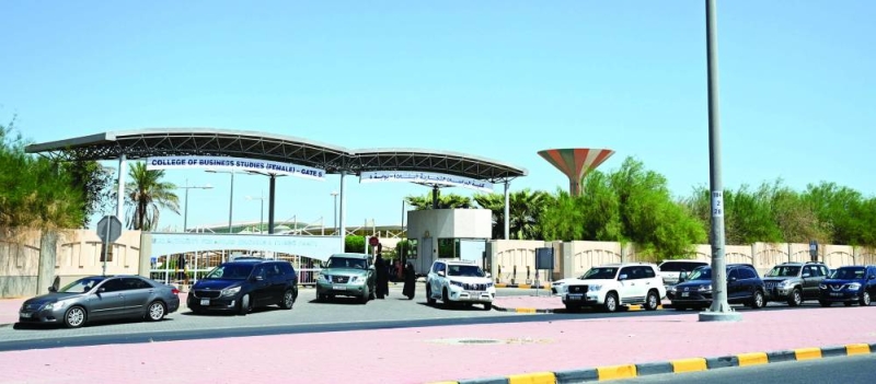 حركة خفيفة أمام كلية التربية الأساسية للبنات