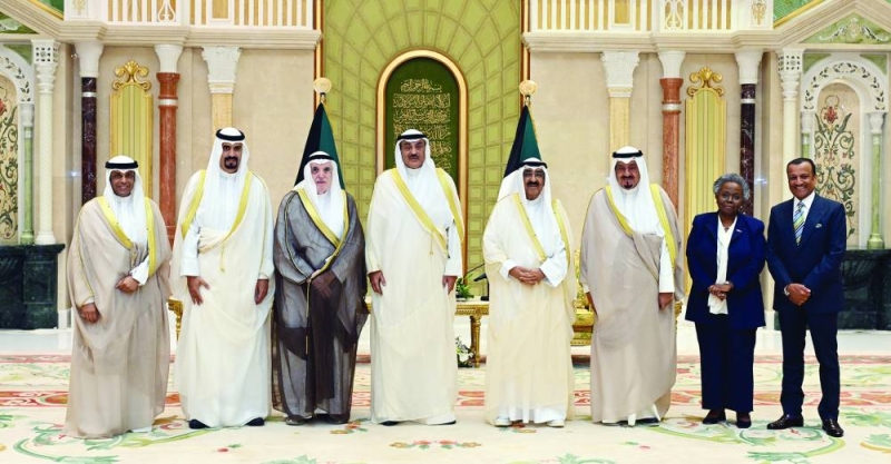 


صاحب السمو وولي العهد ورئيس الوزراء مع مدير عام وأعضاء مجلس إدارة مؤسسة الكويت للتقدم العلمي 