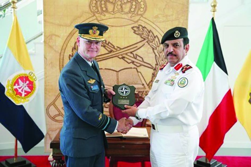 العميد الركن عبدالله الدوسري خلال لقائه الفريق نلسن