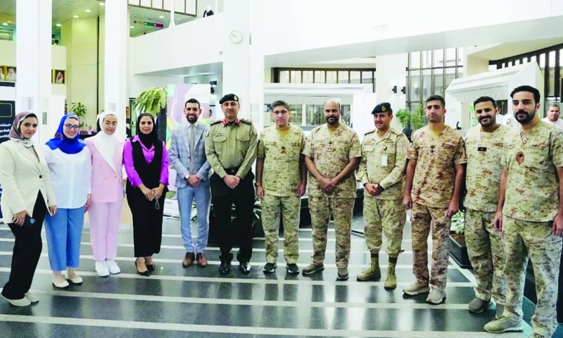 الفارس يتوسط عدداً من المشاركين في الحملة