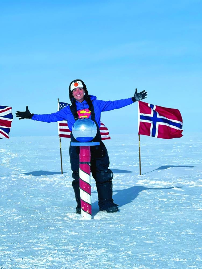 


الشعيب فرح بإنجازه 