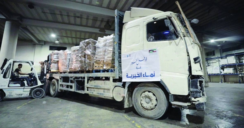 جانب من وصول الشاحنات الكويتية لغزة