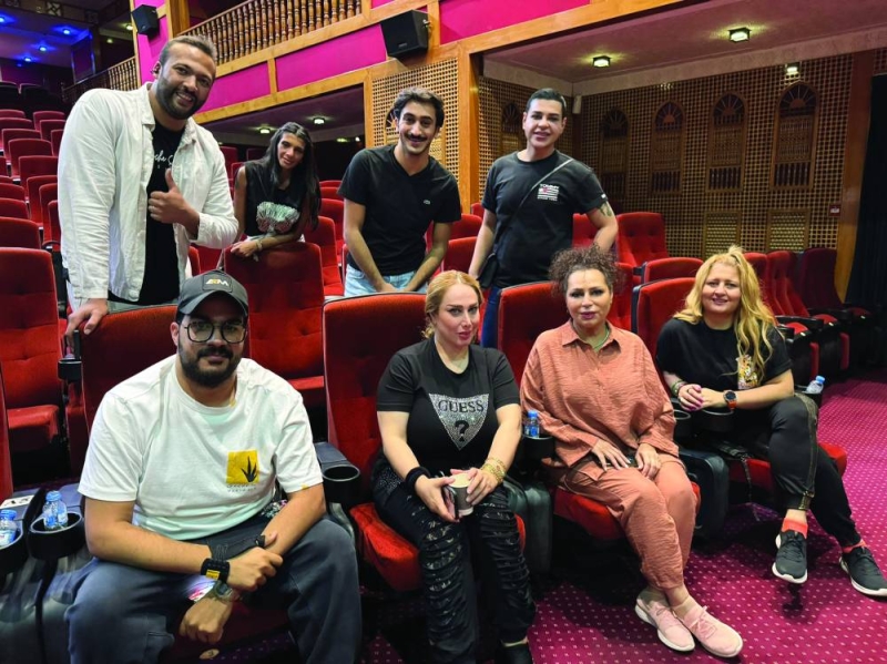 


فريق العمل خلال البروفات 