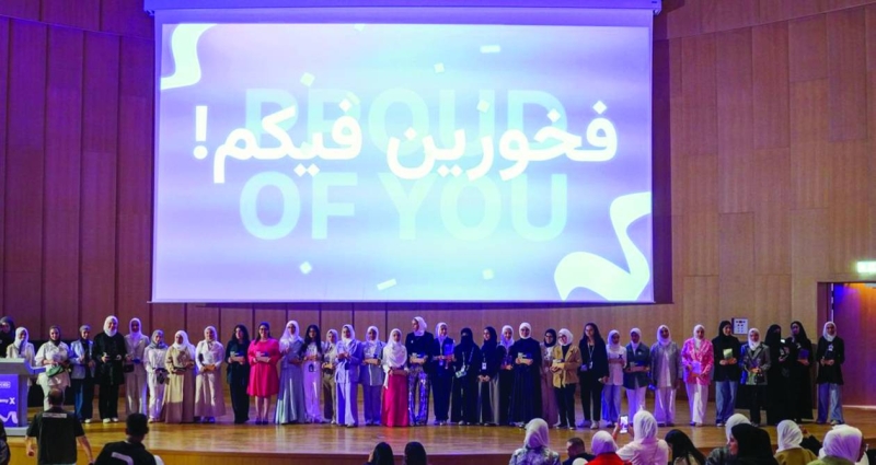 صورة جامعة للخريجات