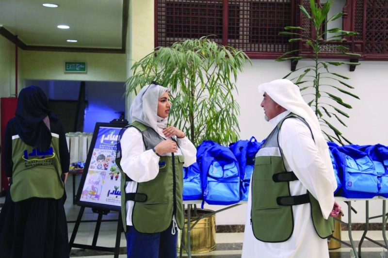 


جانب من حملة توزيع الحقائب والمستلزمات المدرسية على أبناء الأسر المتعففة