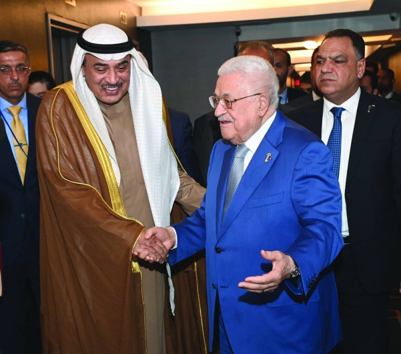 الرئيس الفلسطيني مُرحّباً بممثل الأمير 