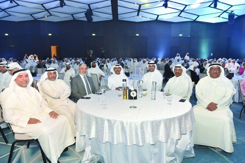 


الادارة التنفيذية في «بيتك» 