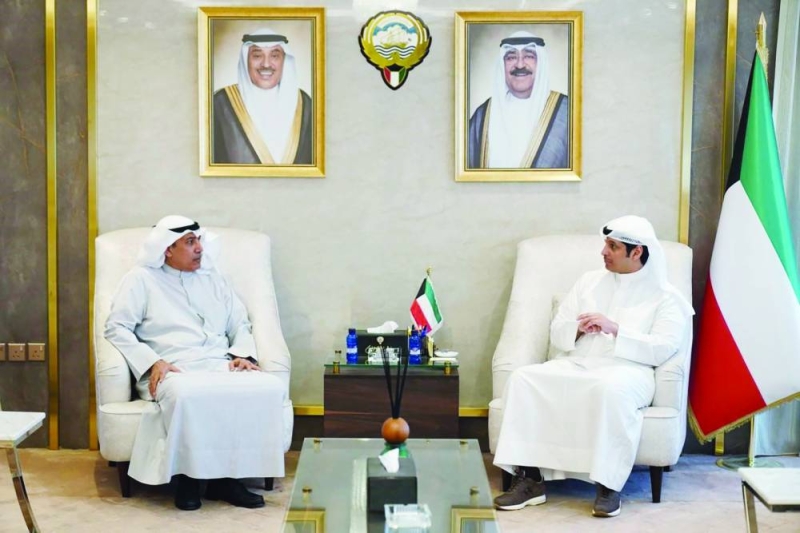 


وزير الإعلام خلال اللقاء مع الفقعان 