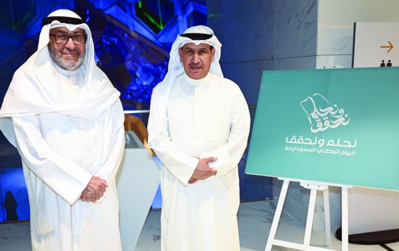 


الفريق أول م. عصام النهام ورجل الأعمال ناصر العسعوسي 