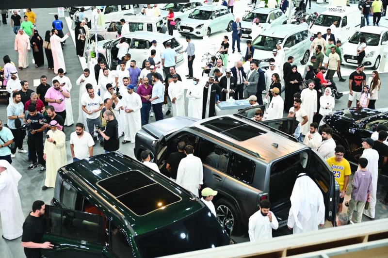 


حضور لافت من الجماهير 