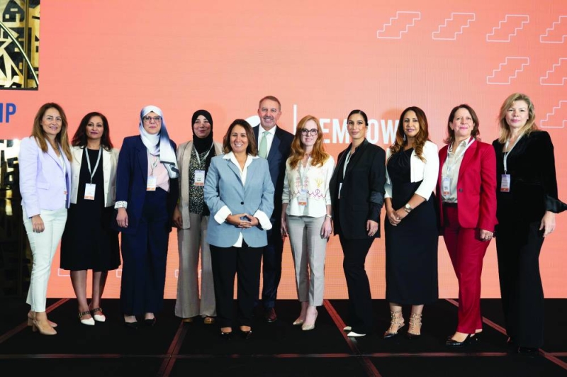 


لقطة تجمع أدانا الناصر ورئيس الجهاز التنفيذي للمجموعة في «برقان» طوني ضاهر وشخصيات نسائية من الشركات التابعة 