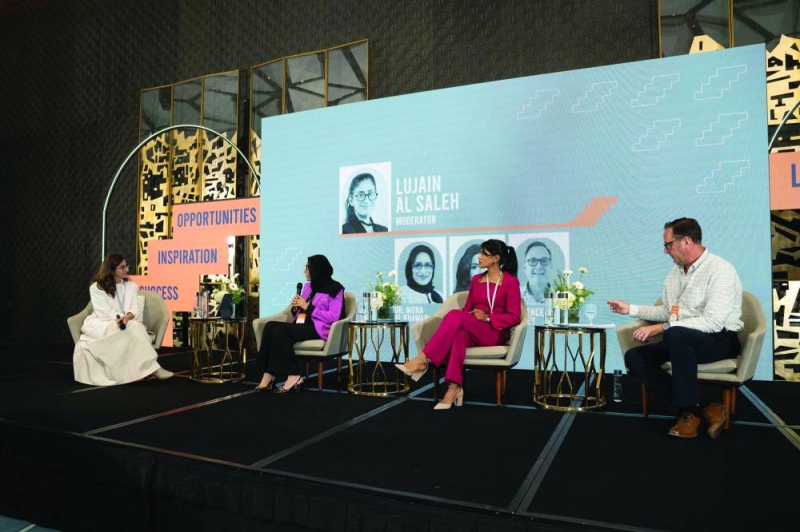 


المدير التنفيذي لإدارة المبيعات والتسويق في شركة العقارات المتحدة لجين الصالح تدير حلقة نقاشية 