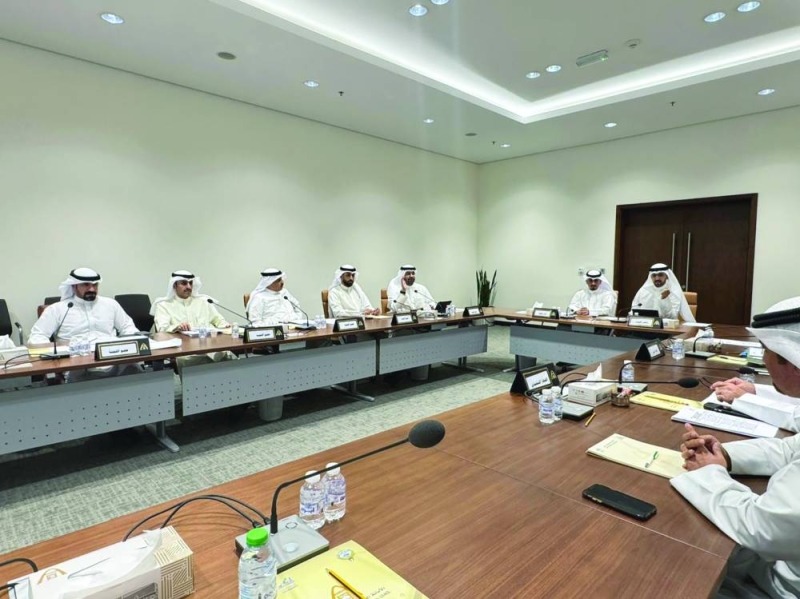 جانب من اجتماع لجنة تحرير الأراضي في المجلس البلدي