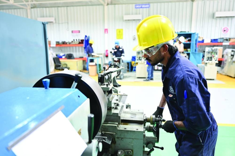 


جهود كبيرة للفنيين 