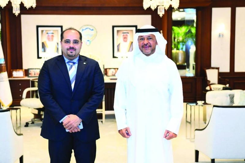 العذبي مستقبلاً ممثل بعثة «موئل» قصي الدعيج