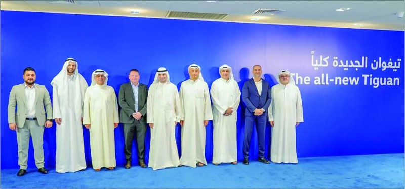 


لقطة جماعية لعدد من الحاضرين في فعالية «فولكس واجن الكويت» 