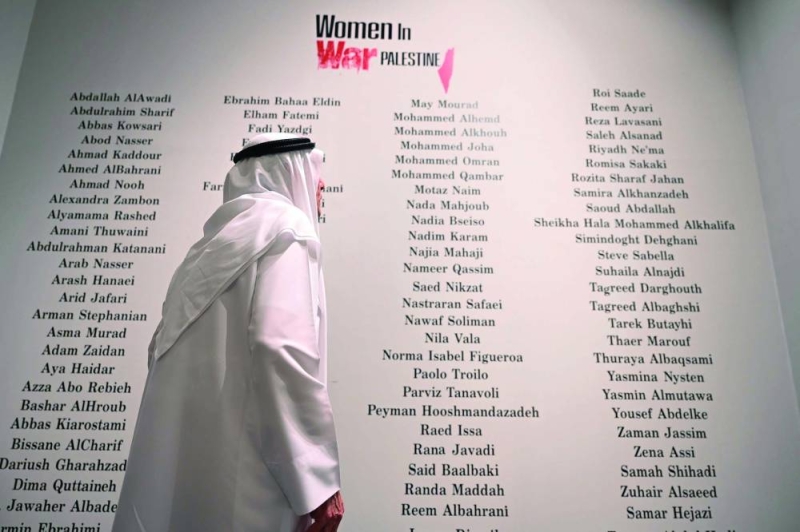 


لوحة بأسماء الفنانين المشاركين في المعرض 